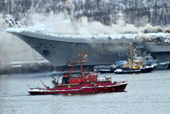 Число пострадавших при пожаре на "Адмирале Кузнецове" возросло до 14 человек
