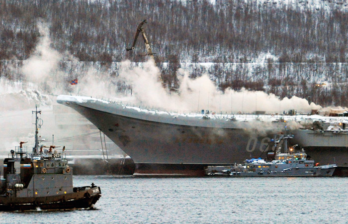 Пожар на крейсере "Адмирал Кузнецов" в Мурманске