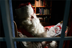 Санта-Клаус начал развозить подарки на Рождество и побывал в России