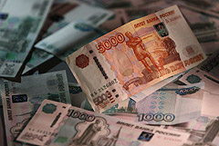 Москвич попросил малознакомого человека обменять 6 млн рублей и лишился денег