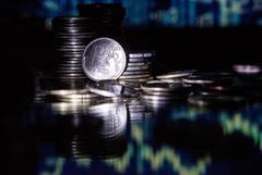 Рубль уверенно вырос к доллару и евро по итогам 2019 года