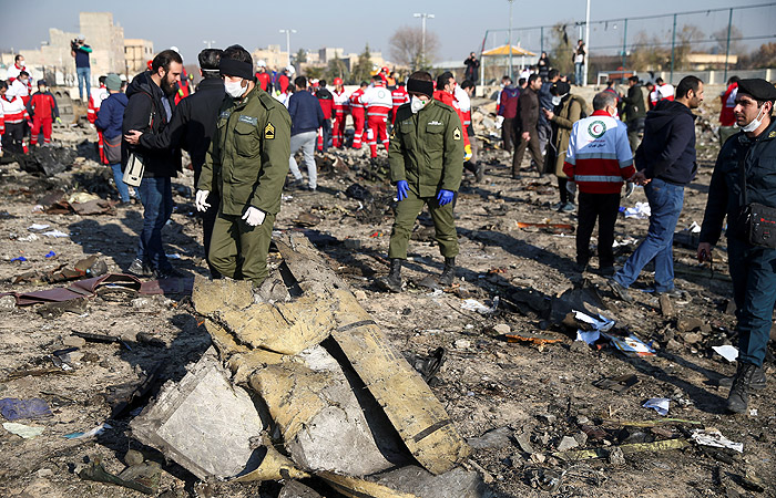 В Киеве сообщили, что два пассажира не сели на упавший в Иране самолет