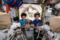 Дуэт женщин-астронавтов во второй раз в истории вышел в открытый космос с борта МКС