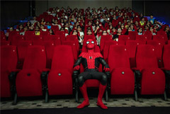 Мединский одобрил идею стимулировать школьников к походам в кино