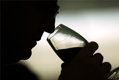 "Известия" узнали об идее принудительно лечить россиян, пьющих спиртное на улице