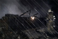 Потушен пожар в томском поселке, унесший жизни 11 человек