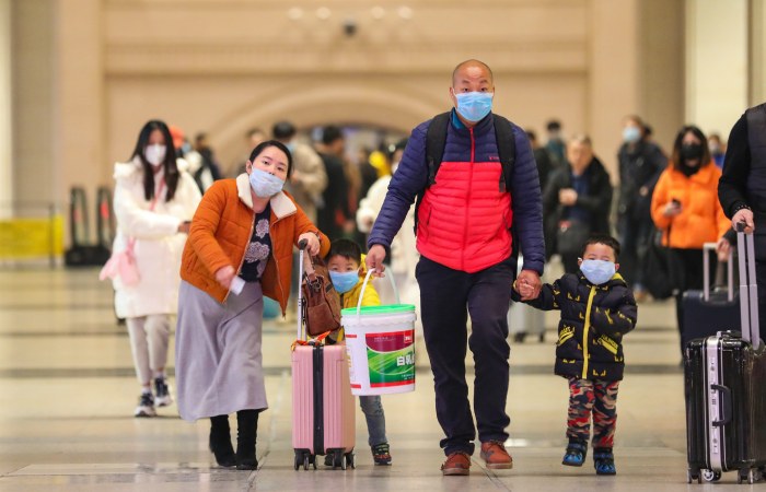 Число заболевших "уханьской" пневмонией превысило в Китае 570 человек