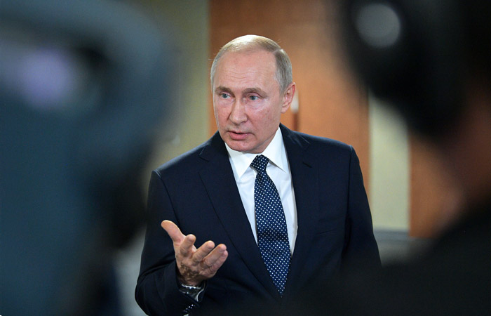 Путин поручил рассмотреть вопрос об усилении ответственности за оскорбление