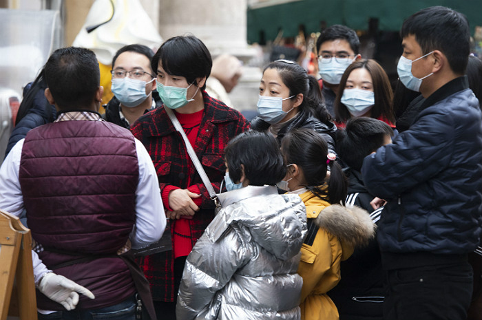 Ученые в Гонконге оценили возможное число больных коронавирусом в Ухане в 76 тыс.
