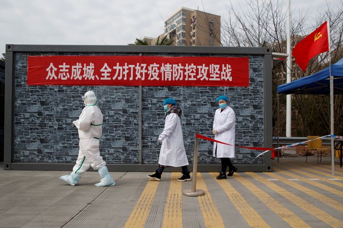 Число больных пневмонией нового типа в Китае превысило 14 тыс. человек