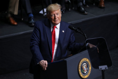 Трамп уволил нескольких человек за показания против него