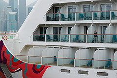 Пассажиров лайнера World Dream отпустят с карантина во вторник
