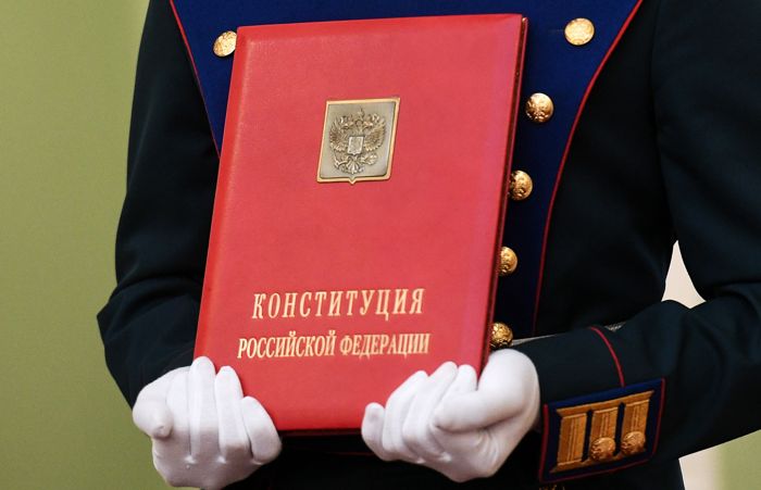 Более 60% россиян одобрили закрепление в Конституции только двух сроков для президента