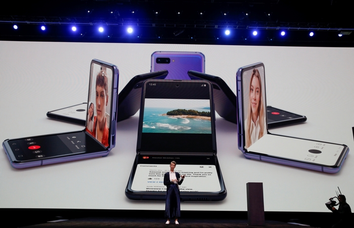 Samsung представил новый складной смартфон и три флагманских Galaxy S20
