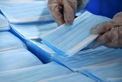 В Москве открыли дополнительное производство медицинских масок