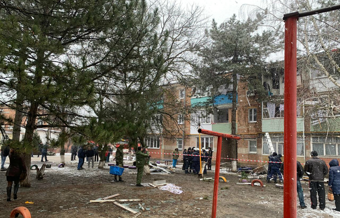 Число жертв взрыва газа и пожара в доме в Азове увеличилось до двух человек