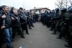 Украинская полиция "взяла в кольцо" санаторий с эвакуированными из Китая