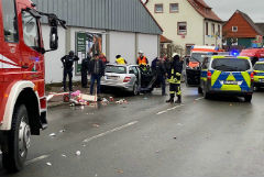 При наезде машины на шествие в Германии пострадали более 30 человек