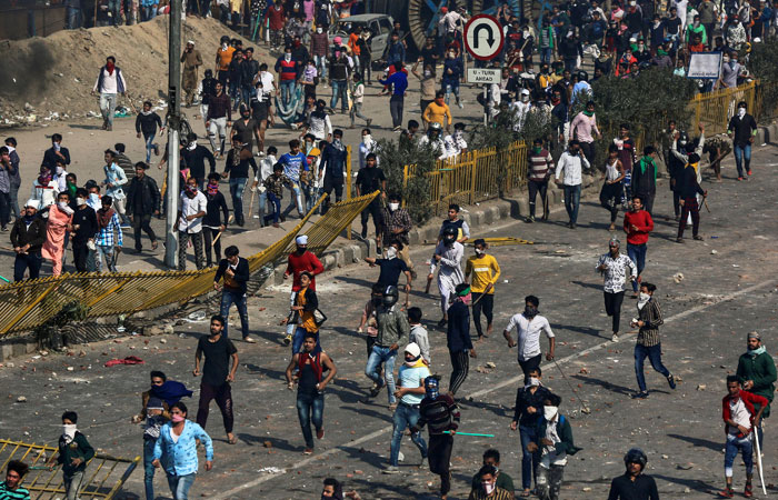 В беспорядках на улицах Дели погибли 20 человек