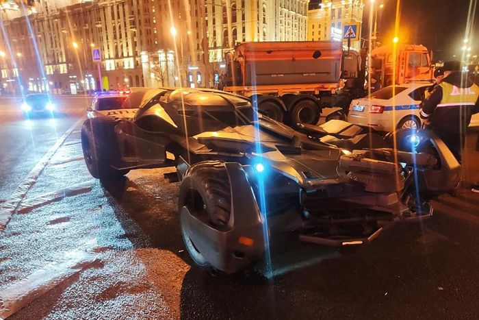 Задержанный в Москве "бэтмобиль" вернули после уплаты штрафа в 40 тыс. руб