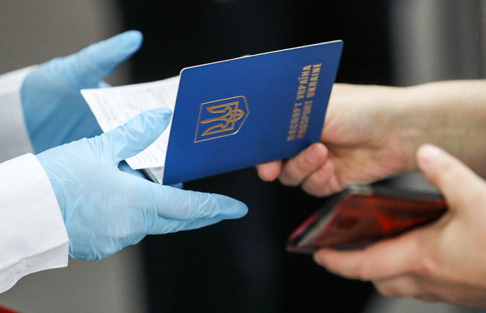 Украинцам и белорусам разрешили получать гражданство РФ без экзамена по языку