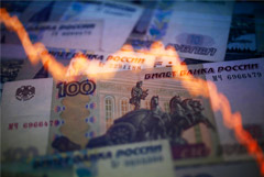Рубль усилил падение в среду вечером вслед за нефтью и мировыми рынками