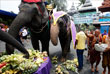 Жители Таиланда отмечают национальный день слона, который является символом страны. В этот день проводятся яркие представления, буддистские церемонии, а для виновников торжества устраиваются праздничные столы из фруктов.
