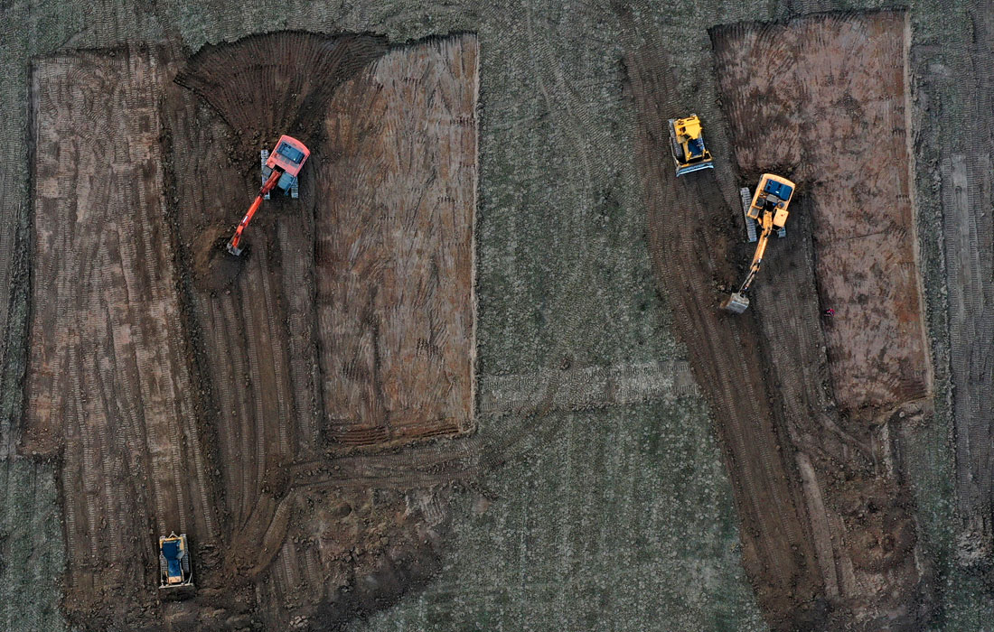 В деревне Бабенки (Новая Москва) началось строительство новой инфекционной больницы для зараженных коронавирусом. Новую больницу планируют построить из быстровозводимых конструкций. Здание дополнит стационар в Коммунарке и Инфекционную клиническую больницу №1.