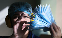 Самолет ВКС России привез 25,5 млн защитных масок из КНР