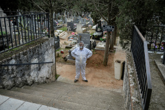 В Испании за сутки умерли 832 пациента с коронавирусом