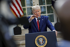 Трамп предрек США две "мучительные недели" в борьбе с COVID-19