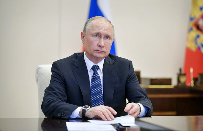 Путин посоветовался с вирусологами по поводу сокращения нерабочего периода