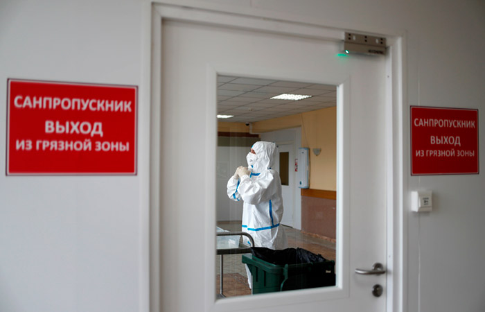 Суточный прирост заболевших COVID-19 в России впервые превысил 1 тыс. человек