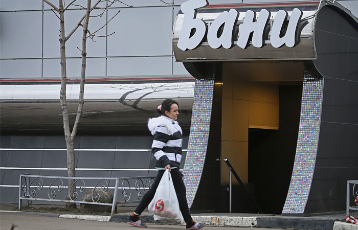 Власти Чукотки разрешили работать кинотеатрам, баням и соляриям