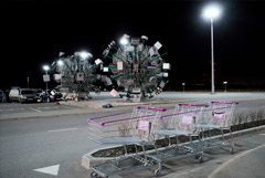 Объем розничных продаж в РФ в апреле снизился более чем на 35%