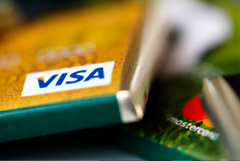 Банковские карты с истекшим сроком действия разрешили использовать до 1 июля