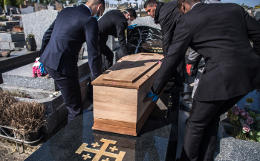 Более 19 тысяч человек умерли во Франции из-за COVID-19