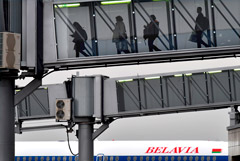 Белорусам придется самим покупать авиабилеты до дома и компенсировать затраты на рейс