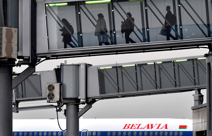 Белорусам придется самим покупать авиабилеты до дома и компенсировать затраты на рейс