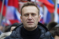 Песков назвал популистским план Навального "Пять шагов для России"