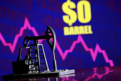 WTI упала еще на 15% из-за нежелания инвесторов держать ближайшие контракты