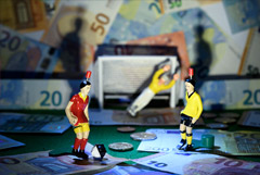 Эксперты предрекли рынку футбольных трансферов в Европе потерю €10 млрд из-за COVID-19