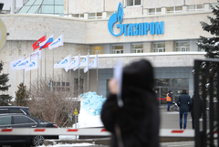 "Газпром" попробует возвращать персонал в офисы после тотальных тестов
