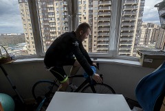 Большинство россиян посчитали оправданными прогулки и занятия спортом на улице с 12 мая