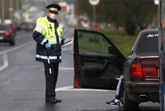ГИБДД на въездах в Москву стали останавливать только машины без пропусков