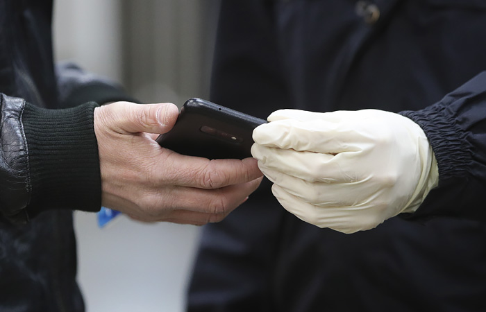 Собянин не стал отменять оформление пропусков на передвижение по Москве через СМС