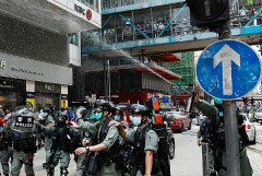 Полиция применила слезоточивый газ против участников нового митинга в Гонконге