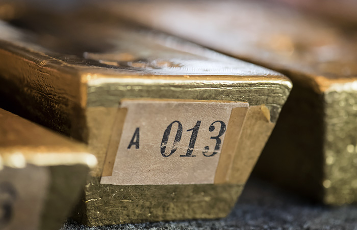 Экс-офицеров ФСБ обвинили в подбрасывании подозреваемым килограммов золота и серебра