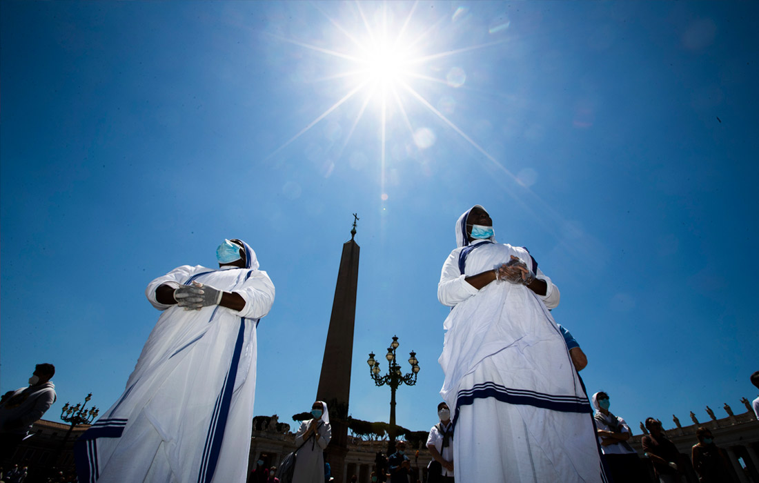 1 июня. Папа римский Франциск впервые за три месяца обратился к верующим из окна Апостольского дворца в Ватикане.