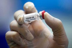Собянин заявил, что Москва получит первые партии вакцин от COVID-19 осенью